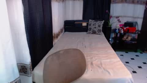 Snapshot of the_girl_nxt_door chatting on January 9, 8:55 am samm online show from January 9, 8:55 am