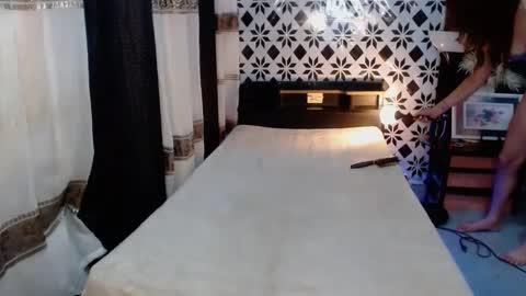 Snapshot of the_girl_nxt_door chatting on February 21, 3:45 am samm online show from February 21, 3:45 am