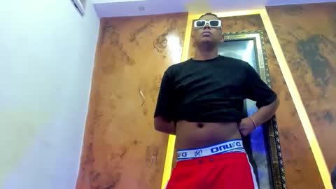 Snapshot of the_hot_boy0 chatting on November 12, 12:27 pm the_hot_boy0 online show from November 12, 12:27 pm