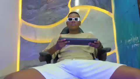 Snapshot of the_hot_boy0 chatting on November 13, 12:04 pm the_hot_boy0 online show from November 13, 12:04 pm