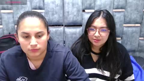 Snapshot of the_hot_twins chatting on December 14, 8:52 am the_hot_twins online show from December 14, 8:52 am