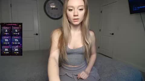 Snapshot of the_hotties chatting on November 17, 8:03 pm the_hotties online show from November 17, 8:03 pm