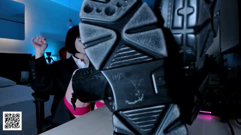 Snapshot of the_inamorata chatting on November 17, 8:58 pm Goddess Misha online show from November 17, 8:58 pm