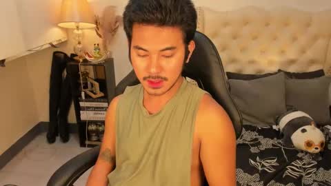 Snapshot of the_killian_jones chatting on November 28, 10:18 am ken online show from November 28, 10:18 am