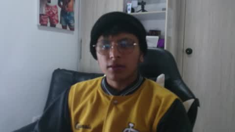 Snapshot of the_weed_guys chatting on December 17, 3:12 am Danny online show from December 17, 3:12 am