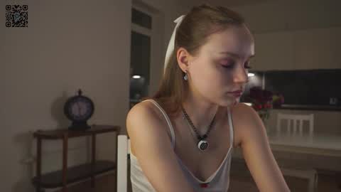 Snapshot of theadrewett chatting on September 21, 4:08 pm Emma online show from September 21, 4:08 pm