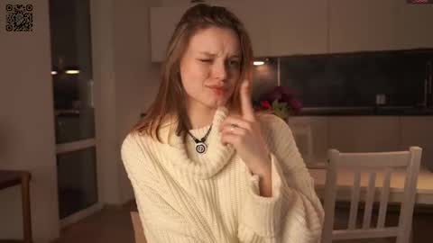 Snapshot of theadrewett chatting on September 29, 4:12 pm Emma online show from September 29, 4:12 pm