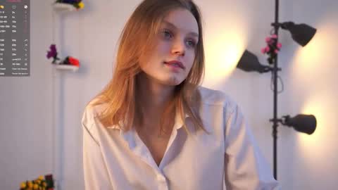 Snapshot of theadrewett chatting on October 14, 4:02 am Emma online show from October 14, 4:02 am