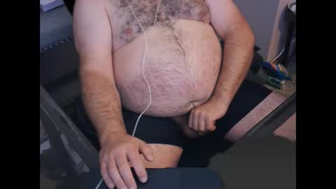 Snapshot of thebearking69 chatting on September 22, 12:18 pm The Bear King online show from September 22, 12:18 pm