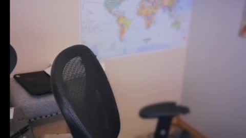 Snapshot of thebearking69 chatting on November 25, 4:45 am The Bear King online show from November 25, 4:45 am