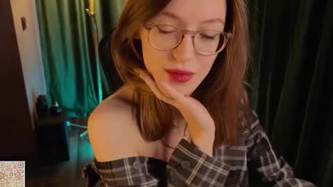 Snapshot of thebeautifulday chatting on February 5, 10:09 am Emma 3 online show from February 5, 10:09 am