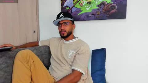 Snapshot of theblack_frank chatting on December 4, 1:31 pm theblack_frank online show from December 4, 1:31 pm