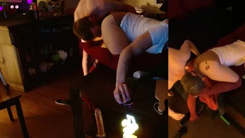 Snapshot of thecarrguyy chatting on October 6, 4:43 am Thatcarrguyy online show from October 6, 4:43 am