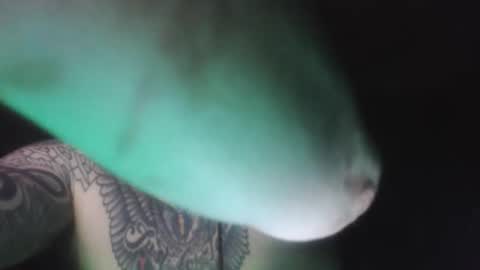 Snapshot of thecolorclear chatting on October 25, 2:30 am thecolorclear online show from October 25, 2:30 am