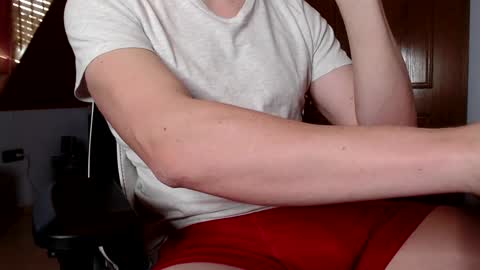 Snapshot of thedome372 chatting on February 1, 8:39 am thedome372 online show from February 1, 8:39 am