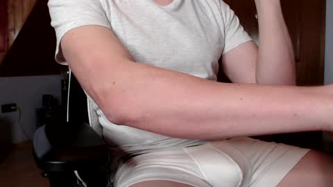 Snapshot of thedome372 chatting on February 3, 9:41 am thedome372 online show from February 3, 9:41 am