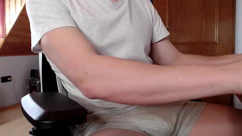 Snapshot of thedome372 chatting on March 5, 10:44 am thedome372 online show from March 5, 10:44 am