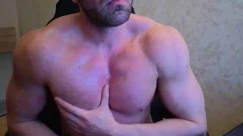 Snapshot of thefitgiant chatting on December 1, 11:54 pm Vince online show from December 1, 11:54 pm