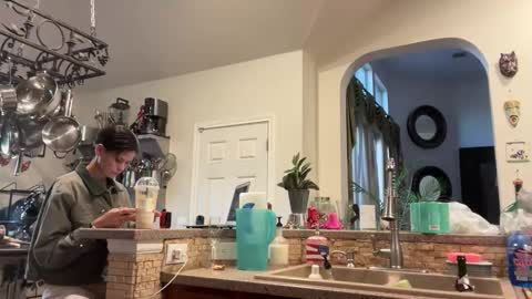 Snapshot of thegabzilla chatting on October 31, 9:49 pm thegabzilla online show from October 31, 9:49 pm