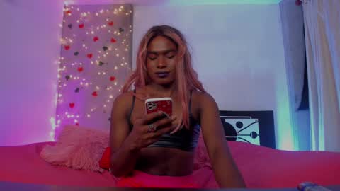 Snapshot of thegoldenbitch chatting on January 11, 1:48 am Goldie online show from January 11, 1:48 am