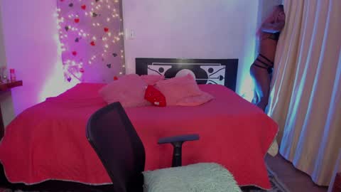 Snapshot of thegoldenbitch chatting on January 18, 1:41 am Goldie online show from January 18, 1:41 am