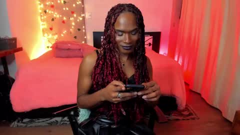 Snapshot of thegoldenbitch chatting on February 25, 3:09 am Goldie online show from February 25, 3:09 am