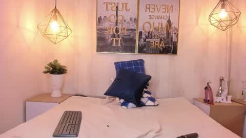 Snapshot of theia_moon_ chatting on December 5, 3:50 pm Theia online show from December 5, 3:50 pm