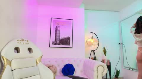 Snapshot of theia_moon_ chatting on December 23, 1:03 pm Theia online show from December 23, 1:03 pm