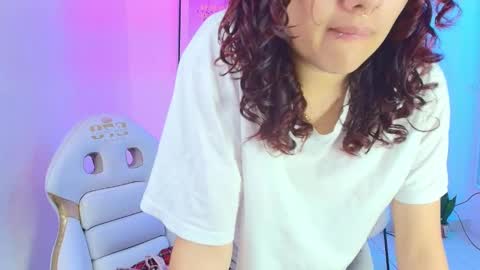 Snapshot of theia_moon_ chatting on January 6, 12:35 pm Theia online show from January 6, 12:35 pm