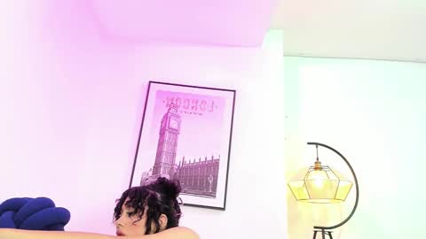 Snapshot of theia_moon_ chatting on February 4, 5:45 pm Theia online show from February 4, 5:45 pm