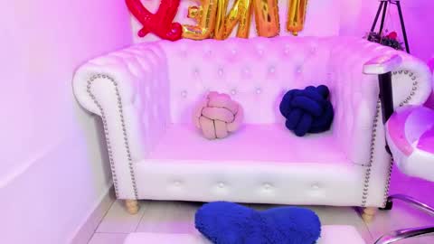 Snapshot of theia_moon_ chatting on February 18, 4:05 pm Theia online show from February 18, 4:05 pm