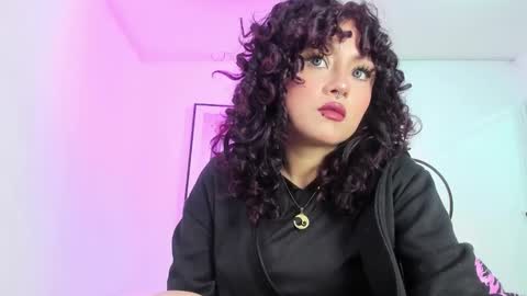 Snapshot of theia_moon_ chatting on February 19, 1:28 pm Theia online show from February 19, 1:28 pm