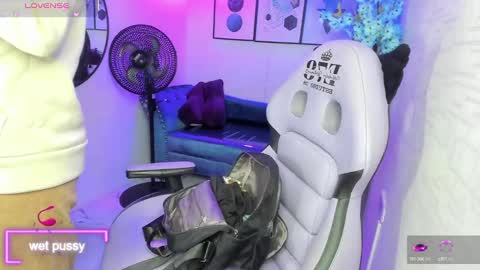 Snapshot of theia_moon_ chatting on September 29, 12:21 pm Theia online show from September 29, 12:21 pm