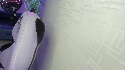 Snapshot of theia_moon_ chatting on November 15, 2:42 am Theia online show from November 15, 2:42 am