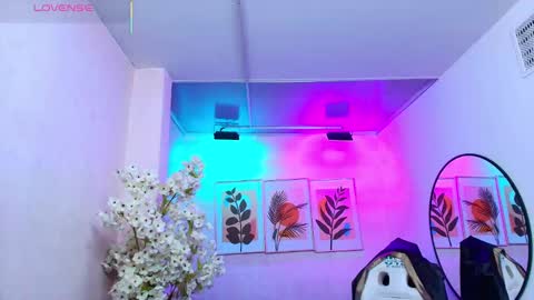 Snapshot of theia_moon_ chatting on November 24, 12:27 pm Theia online show from November 24, 12:27 pm