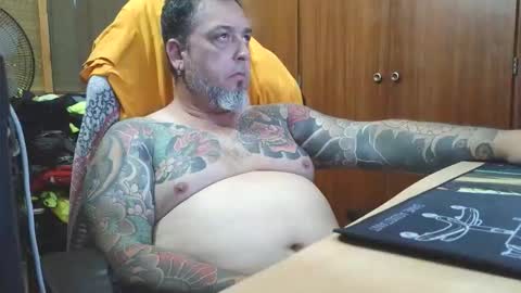 Snapshot of thekier chatting on December 1, 4:01 pm thekier online show from December 1, 4:01 pm