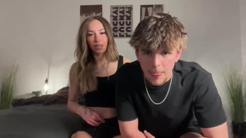 Snapshot of thekiraskys chatting on February 28, 2:01 am Kira Zane online show from February 28, 2:01 am