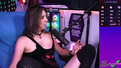 Snapshot of thekittengirlnix chatting on October 4, 2:09 am Nix online show from October 4, 2:09 am