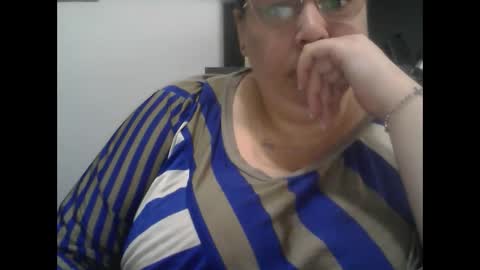 Snapshot of theloversexy chatting on October 18, 1:23 pm theloversexy online show from October 18, 1:23 pm