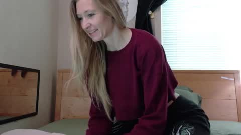 Snapshot of thelunastorm chatting on October 14, 5:03 pm The Luna Storm online show from October 14, 5:03 pm