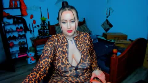 thenaughtygf online show from December 17, 11:00 pm