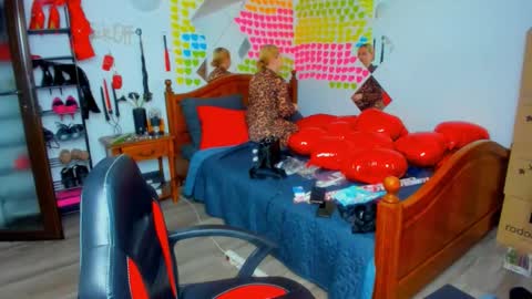 thenaughtygf online show from February 12, 11:00 pm