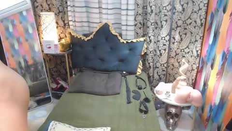 Snapshot of thenchantressduo69 chatting on February 8, 7:26 am Anne online show from February 8, 7:26 am