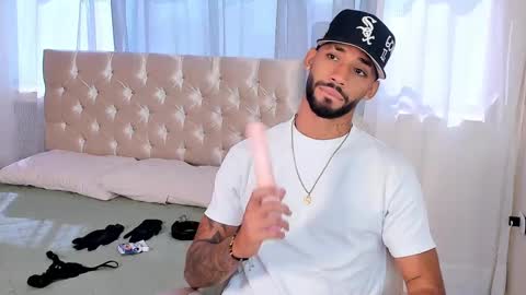 Snapshot of theo_sky1 chatting on September 11, 1:33 pm Theo Sky online show from September 11, 1:33 pm