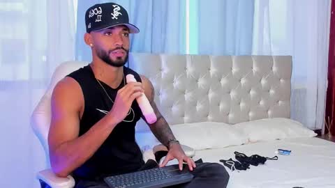 Snapshot of theo_sky1 chatting on September 15, 8:20 pm Theo Sky online show from September 15, 8:20 pm