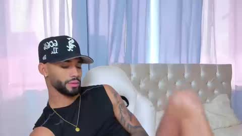 Snapshot of theo_sky1 chatting on September 18, 2:08 pm Theo Sky online show from September 18, 2:08 pm