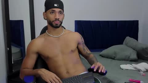 Snapshot of theo_sky1 chatting on October 1, 8:59 pm Theo Sky online show from October 1, 8:59 pm