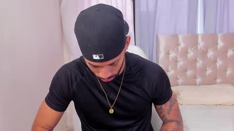 Snapshot of theo_sky1 chatting on October 2, 6:04 pm Theo Sky online show from October 2, 6:04 pm