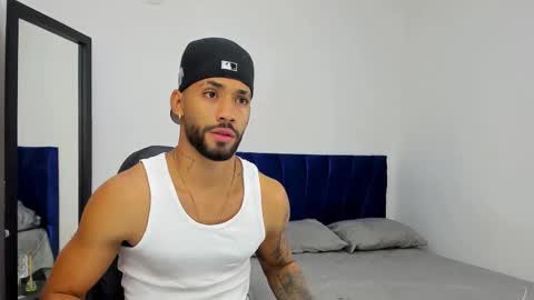 Snapshot of theo_sky1 chatting on October 8, 8:28 pm Theo Sky online show from October 8, 8:28 pm