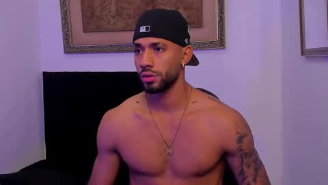 Snapshot of theo_sky1 chatting on October 10, 10:09 pm Theo Sky online show from October 10, 10:09 pm